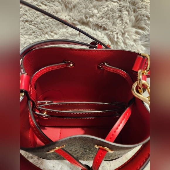 Michael Kors Xs Mercer bucket - Picture 6 of 6